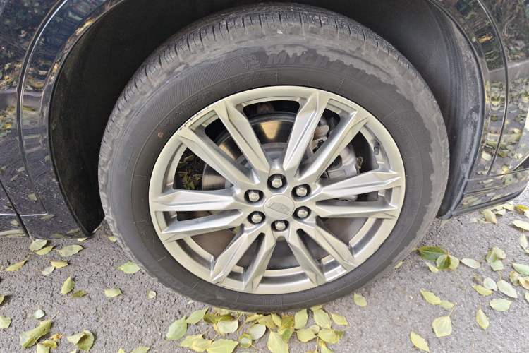 Used Cadillac XT6 2021 2.0T 7-Seater Four-Wheel Drive Luxury Version Right Front Wheel Hub