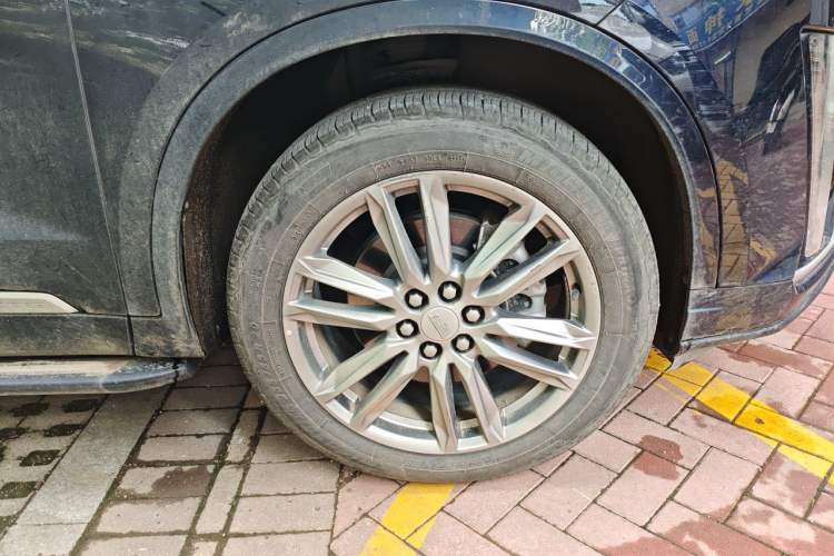 Used Cadillac XT6 2021 28T Six-Seater Four-Wheel-Drive Luxury Version Right Front Wheel Hub