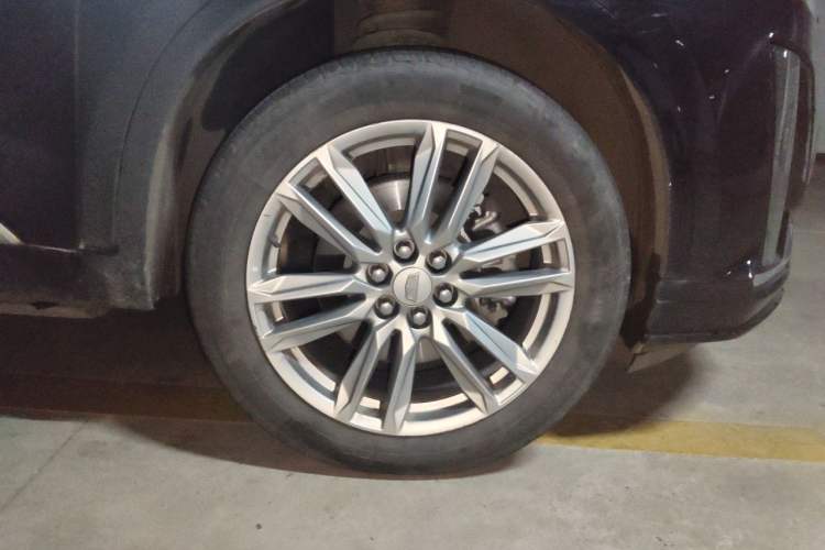 Used Cadillac XT6 2021 2.0T Six-Seater Four-Wheel-Drive Luxury Version Right Front Wheel Hub