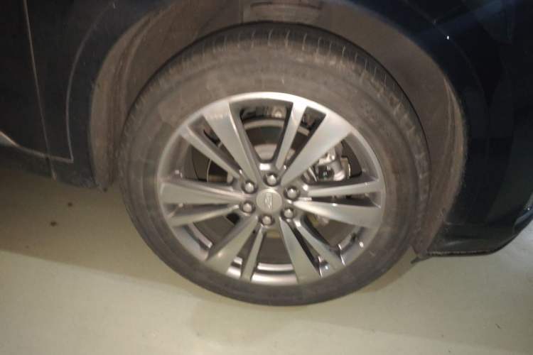 Used Cadillac XT6 2021 28T Six-Seater Luxury Version Right Front Wheel Hub