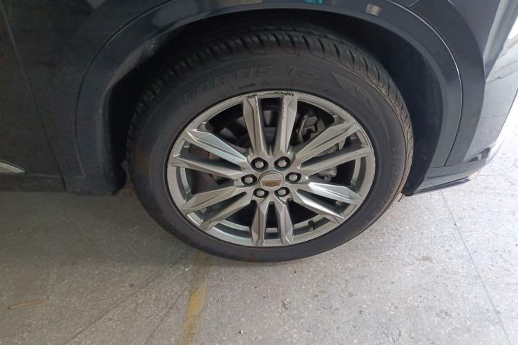 Used Cadillac XT6 2021 2.0T 6-Seater Two-Wheel Drive Luxury Version Right Front Wheel Hub