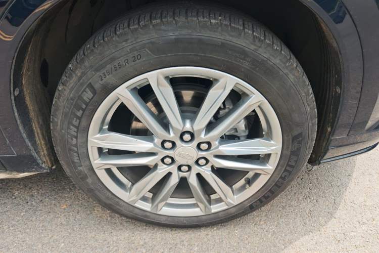 Used Cadillac XT6 2021 2.0T Six-Seater Four-Wheel-Drive Luxury Version Right Front Wheel Hub