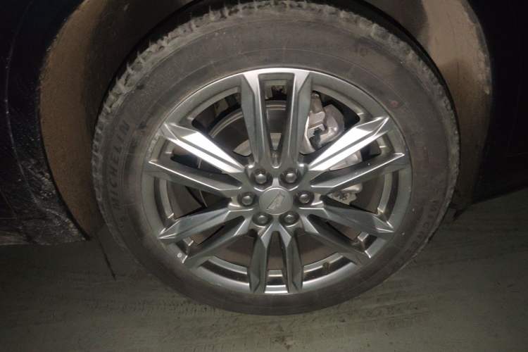 Used Cadillac XT6 2021 2.0T 7-Seater Four-Wheel Drive Luxury Version Right Front Wheel Hub