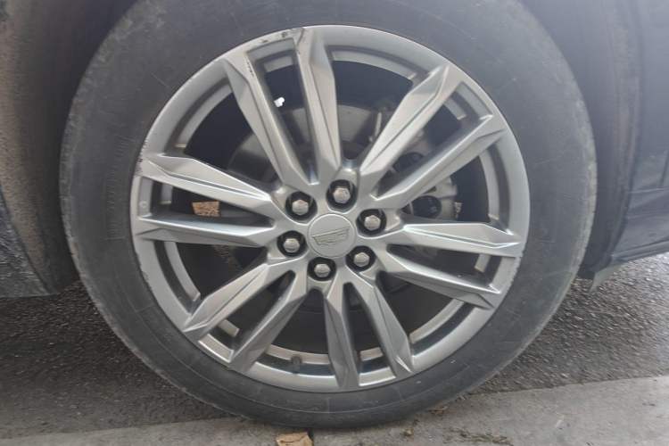 Used Cadillac XT6 2021 2.0T 7-Seater Four-Wheel Drive Luxury Version Right Front Wheel Hub