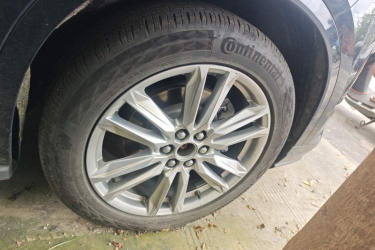 Used Cadillac XT6 2021 2.0T Six-Seater Four-Wheel-Drive Luxury Version Right Front Wheel Hub