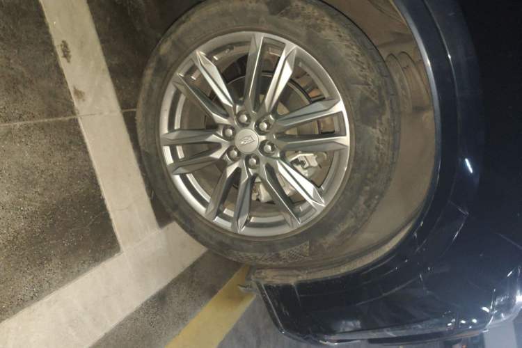 Used Cadillac XT6 2021 2.0T Six-Seater Four-Wheel-Drive Luxury Version Right Front Wheel Hub