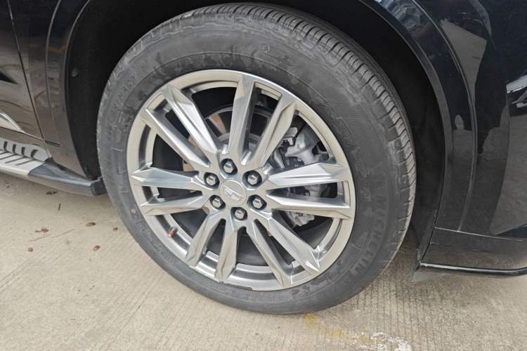 Used Cadillac XT6 2021 2.0T Six-Seater Four-Wheel-Drive Luxury Version Right Front Wheel Hub