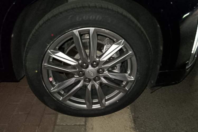 Used Cadillac XT6 2021 28T Six-Seater Luxury Version Right Front Wheel Hub