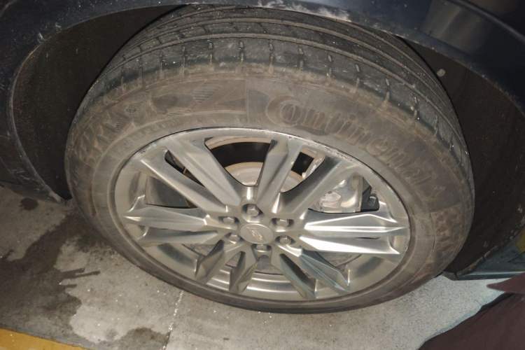 Used Cadillac XT6 2021 2.0T 6-Seater Two-Wheel Drive Luxury Version Right Front Wheel Hub