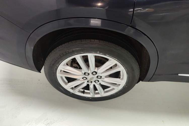 Used Cadillac XT6 2021 2.0T 6-Seater Two-Wheel Drive Luxury Version Right Rear Wheel Hub