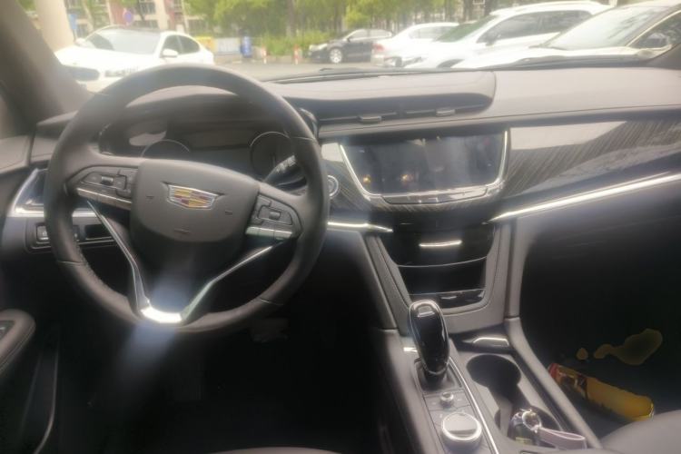 Used Cadillac XT6 2021 2.0T Six-Seater Four-Wheel-Drive Luxury Version Steering Wheel