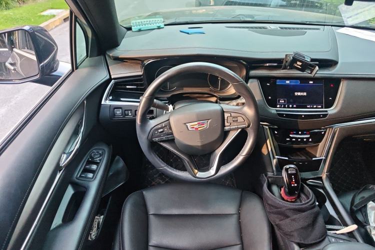 Used Cadillac XT6 2021 2.0T Six-Seater Four-Wheel-Drive Luxury Version Steering Wheel