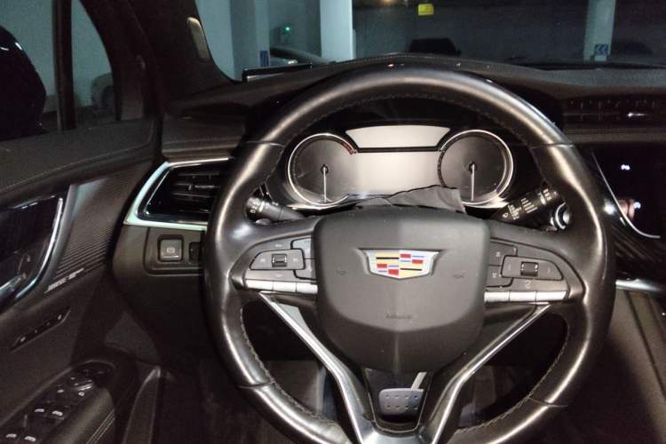 Used Cadillac XT6 2021 2.0T Six-Seater Four-Wheel-Drive Luxury Version Steering Wheel