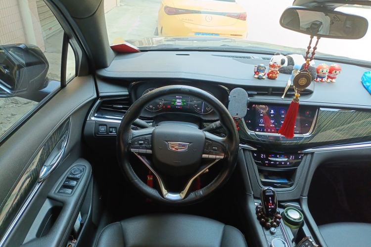 Used Cadillac XT6 2021 2.0T 6-Seater Two-Wheel Drive Luxury Version Steering Wheel