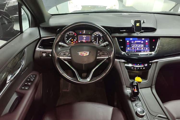 Used Cadillac XT6 2021 2.0T 6-Seater Two-Wheel Drive Luxury Version Steering Wheel