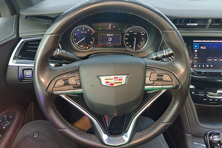Used Cadillac XT6 2021 2.0T 6-Seater Two-Wheel Drive Luxury Version Steering Wheel
