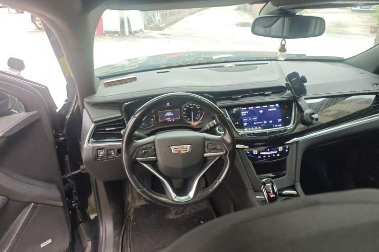 Used Cadillac XT6 2021 2.0T Six-Seater Four-Wheel-Drive Luxury Version Steering Wheel