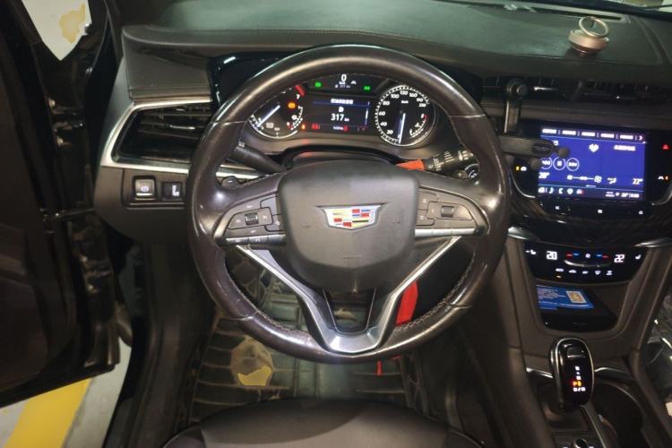 Used Cadillac XT6 2021 2.0T 6-Seater Two-Wheel Drive Luxury Version Steering Wheel