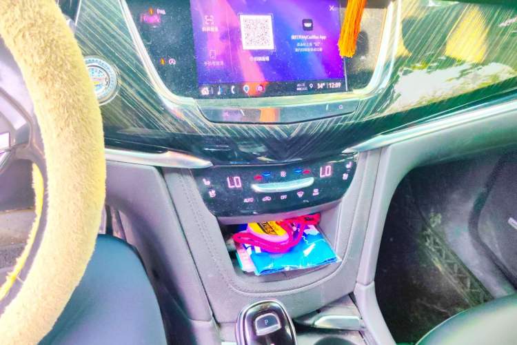 Used Cadillac XT6 2021 2.0T Six-Seater Four-Wheel-Drive Luxury Version Audio And AC Panel