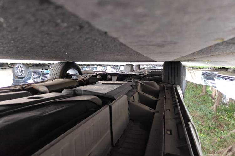 Used Cadillac XT6 2021 2.0T Six-Seater Four-Wheel-Drive Platinum Edition Chassis Rear Left