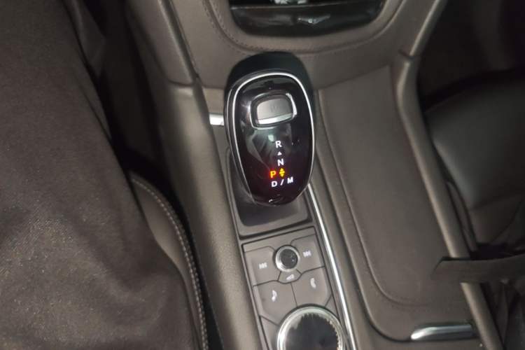 Used Cadillac XT6 2021 2.0T 7-Seater Two-Wheel-Drive Luxury Version Gear Lever