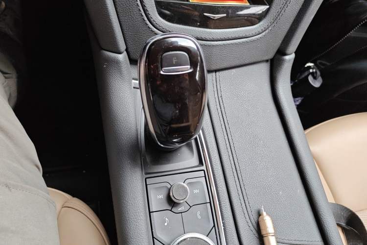 Used Cadillac XT6 2021 2.0T Six-Seater Four-Wheel-Drive Platinum Edition Gear Lever