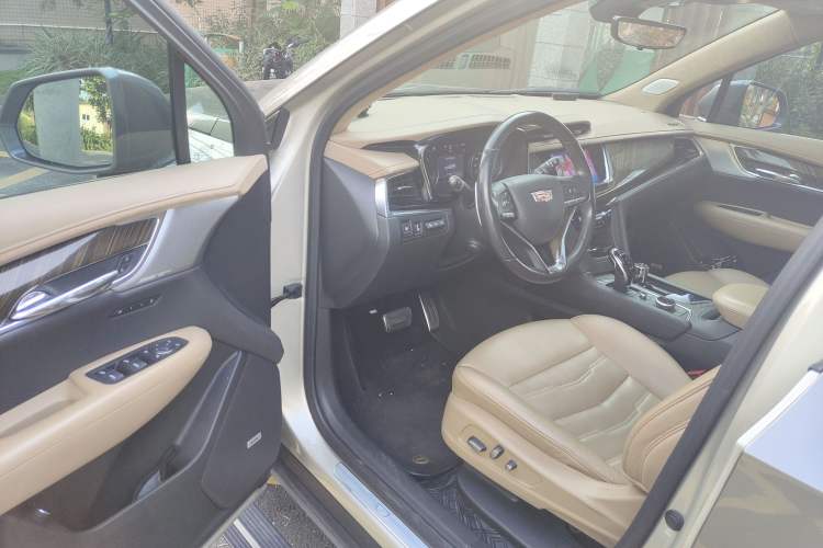 Used Cadillac XT6 2021 2.0T Six-Seater Four-Wheel-Drive Platinum Edition Interior 3