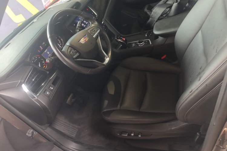 Used Cadillac XT6 2021 2.0T 7-Seater Two-Wheel-Drive Luxury Version Left Front Seat