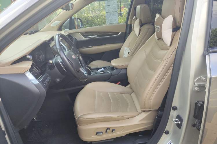 Used Cadillac XT6 2021 2.0T Six-Seater Four-Wheel-Drive Platinum Edition Left Front Seat