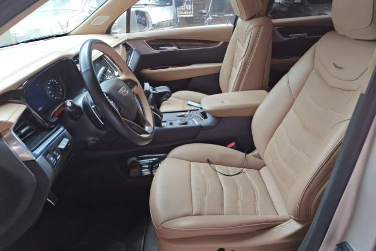 Used Cadillac XT6 2021 2.0T Six-Seater Four-Wheel-Drive Platinum Edition Left Front Seat
