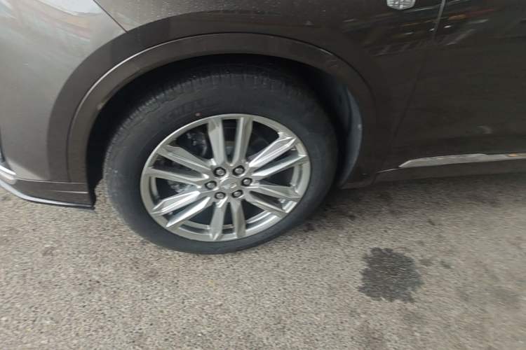 Used Cadillac XT6 2021 2.0T 7-Seater Two-Wheel-Drive Luxury Version Left Front Wheel Hub