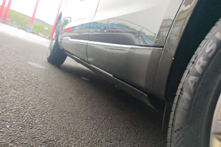 Used Cadillac XT6 2021 2.0T 7-Seater Two-Wheel-Drive Luxury Version Left Side Sill