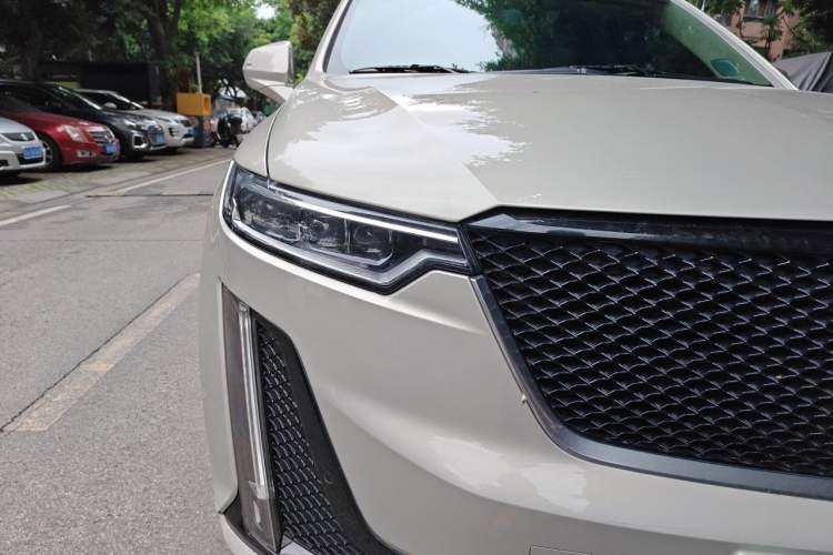 Used Cadillac XT6 2021 2.0T Six-Seater Four-Wheel-Drive Platinum Edition Right Front Headlight