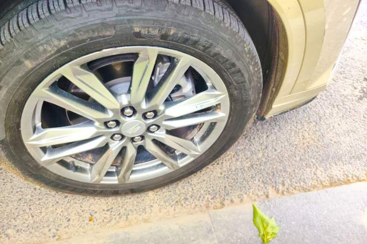 Used Cadillac XT6 2021 2.0T Six-Seater Four-Wheel-Drive Luxury Version Right Front Wheel Hub