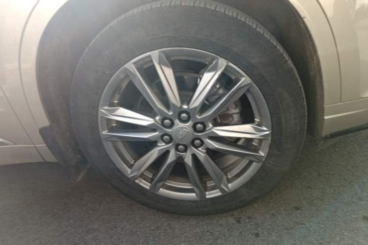 Used Cadillac XT6 2021 2.0T 7-Seater Four-Wheel Drive Luxury Version Right Front Wheel Hub