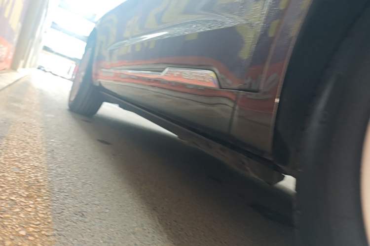 Used Cadillac XT6 2021 2.0T 7-Seater Two-Wheel-Drive Luxury Version Right Side Sill