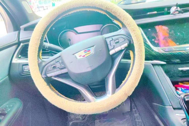 Used Cadillac XT6 2021 2.0T Six-Seater Four-Wheel-Drive Luxury Version Steering Wheel