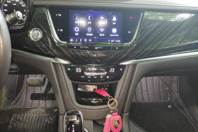 Used Cadillac XT6 2021 2.0T 6-Seater Two-Wheel Drive Luxury Version Audio And AC Panel