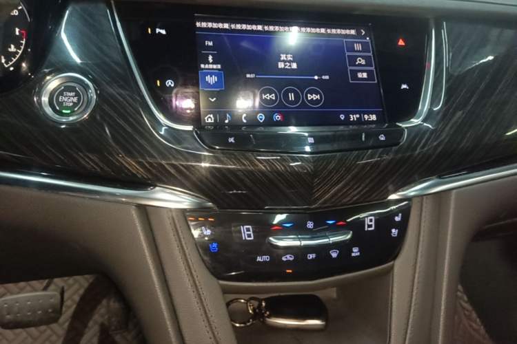 Used Cadillac XT6 2021 28T Six-Seater Four-Wheel-Drive Luxury Version Audio And AC Panel