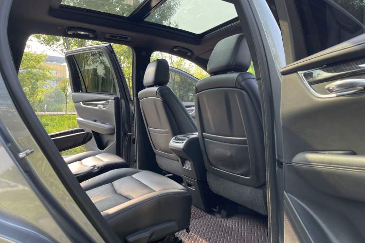 Used Cadillac XT6 2021 28T Six-Seater Four-Wheel-Drive Luxury Version Interior 3