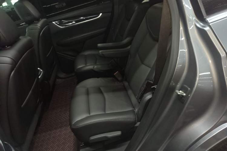 Used Cadillac XT6 2021 28T Six-Seater Four-Wheel-Drive Luxury Version Left Rear Seat