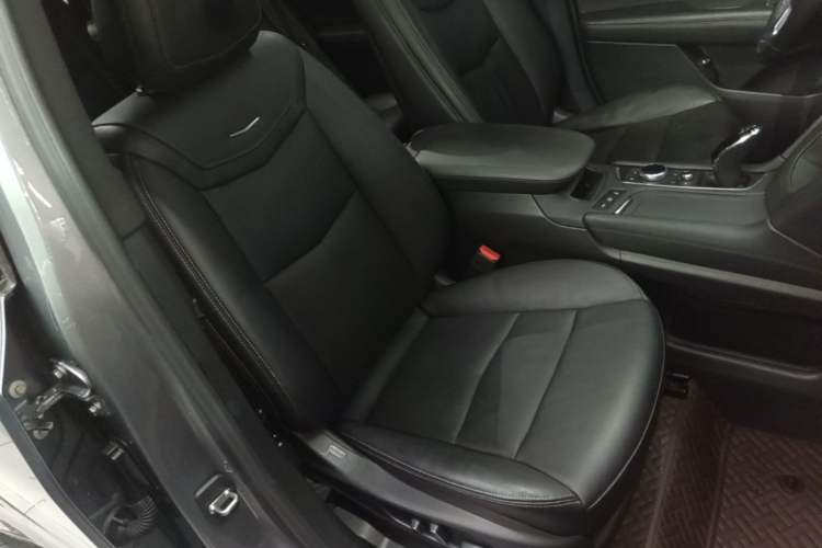 Used Cadillac XT6 2021 28T Six-Seater Four-Wheel-Drive Luxury Version Right Front Seat