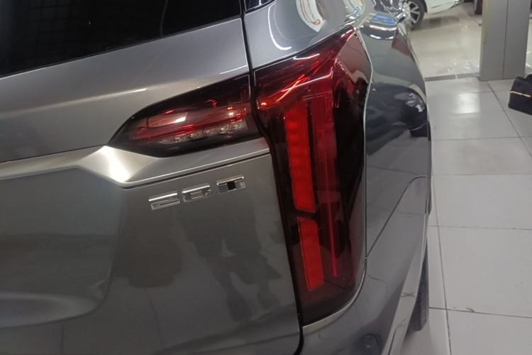 Used Cadillac XT6 2021 28T Six-Seater Four-Wheel-Drive Luxury Version Right Rear Taillight