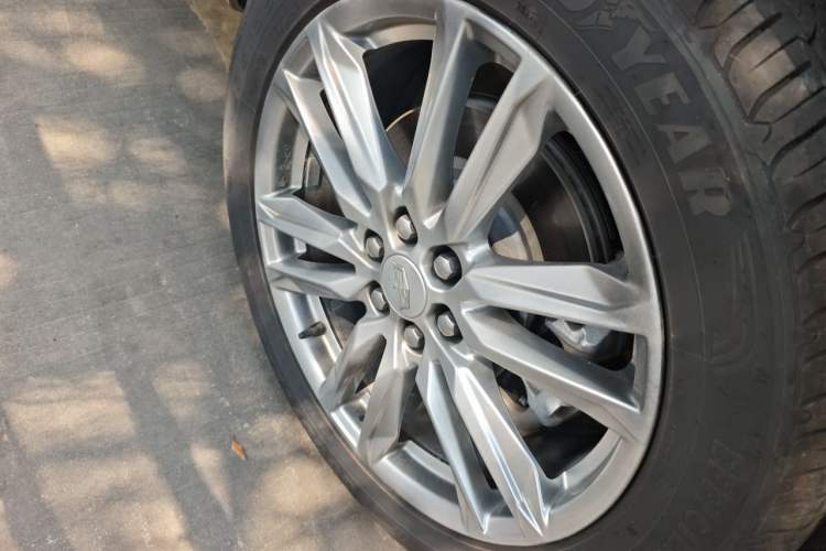 Used Cadillac XT6 2021 2.0T 7-Seater Four-Wheel Drive Luxury Version Right Front Wheel Hub