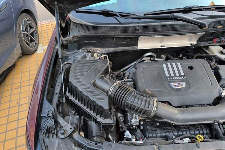 Used Cadillac XT6 2021 2.0T Six-Seater Four-Wheel-Drive Luxury Version Engine Bay Right