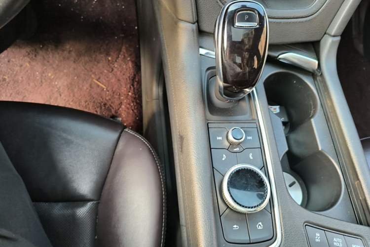 Used Cadillac XT6 2021 2.0T Six-Seater Four-Wheel-Drive Luxury Version Gear Lever