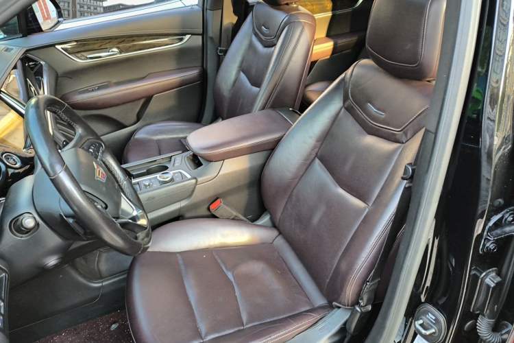 Used Cadillac XT6 2021 2.0T Six-Seater Four-Wheel-Drive Luxury Version Left Front Seat