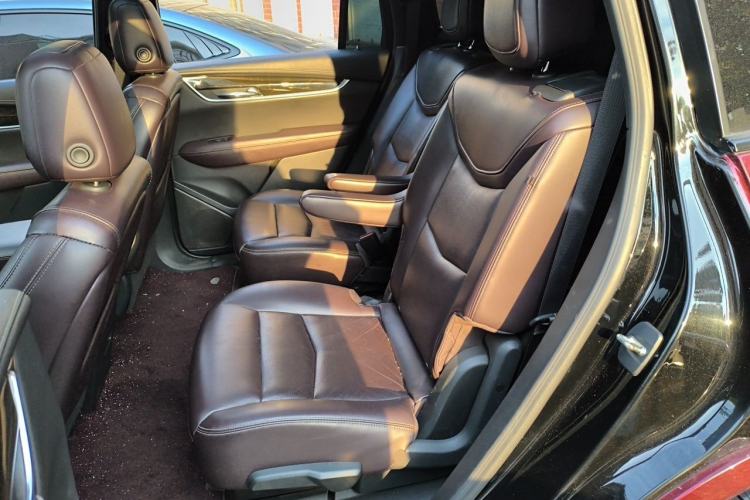 Used Cadillac XT6 2021 2.0T Six-Seater Four-Wheel-Drive Luxury Version Left Rear Seat