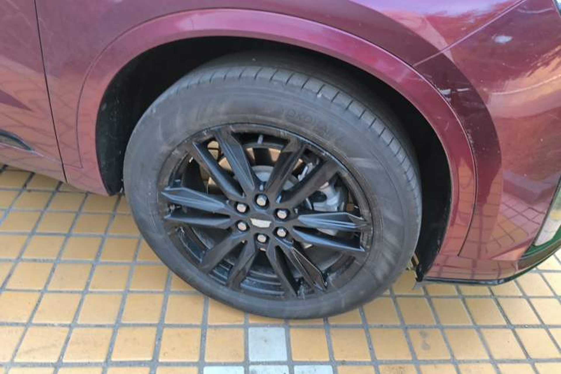 Used Cadillac XT6 2021 2.0T Six-Seater Four-Wheel-Drive Luxury Version Right Front Wheel Hub