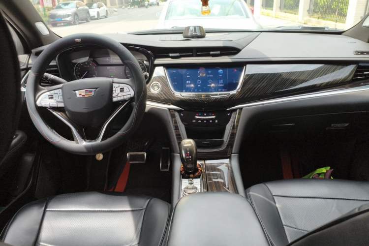 Used Cadillac XT6 2021 28T Six-Seater Luxury Version Center Console